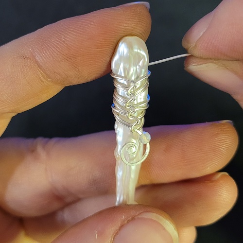 Jennifer Brooks's Glass and Ice Simple Woven Stick Pearl Necklace - , Contemporary Wire Jewelry, Wire Wrapping, Wrapping, Wire Wrapping Jewelry, Make a loose loop